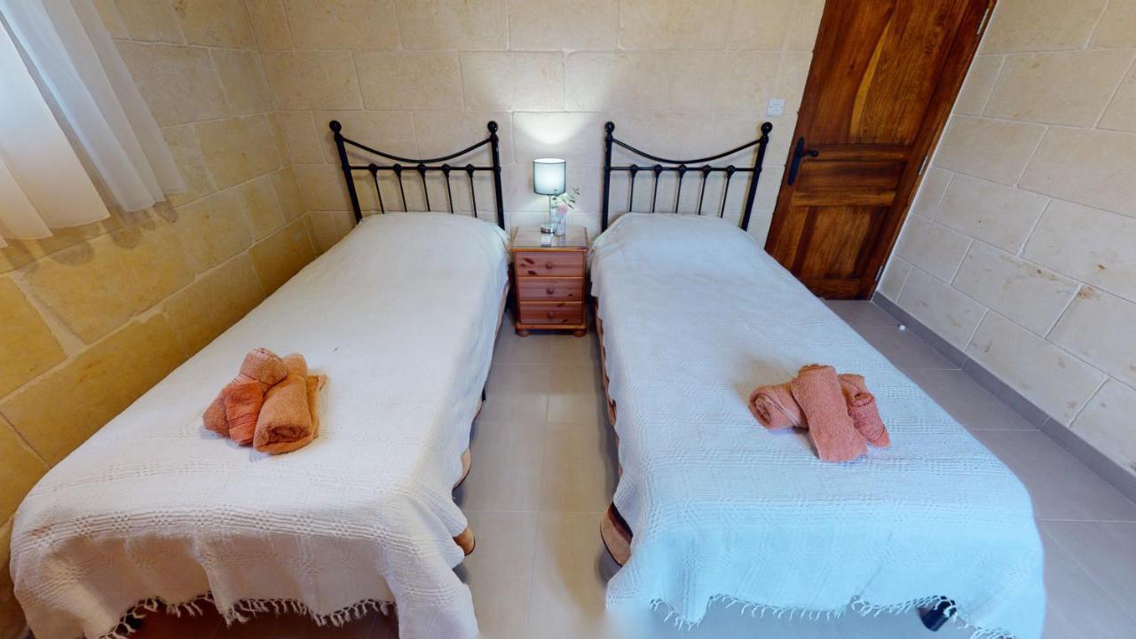 Qala Bed&Breakfast With Swimming Pool - Il-Wenniessa Ngoại thất bức ảnh
